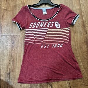 Women’s Tee Shirt University of Oklahoma Sooners OU Tee Shirt Size Medium M Red